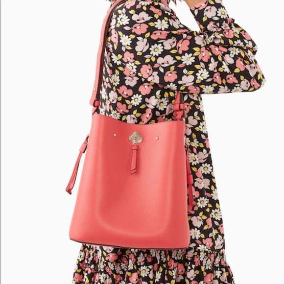 ✨NWT✨Kate Spade Marti Pebbled Leather Small Bucket Black - Picture 1 of 2